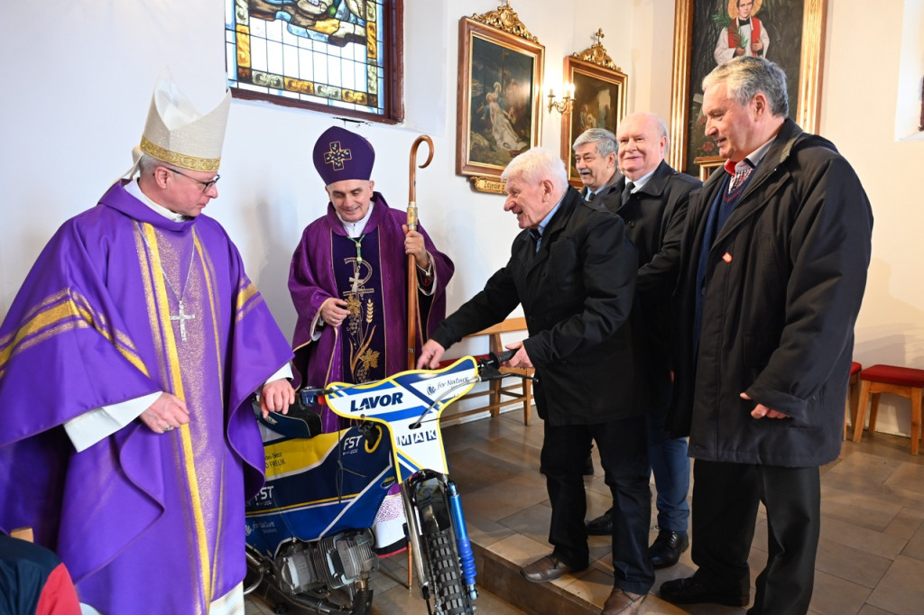 Biskupi bydgoski i toruński zainaugurowali Mszą św. nowy sezon żużlowy