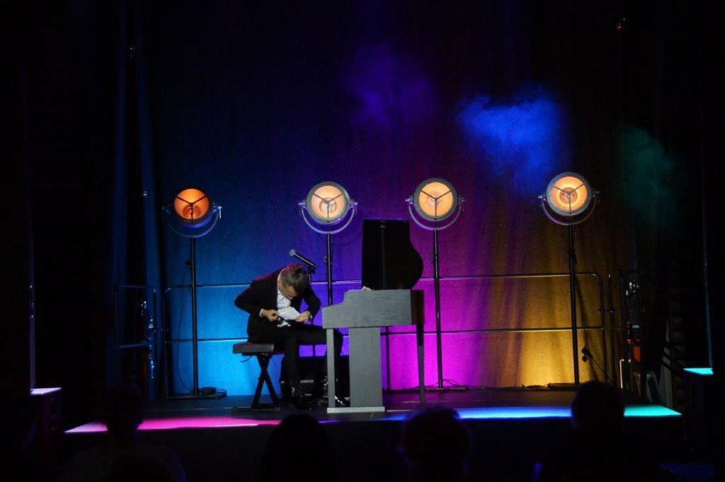 Dzień Kobiet w Mroczy z Adamem Snopkiem