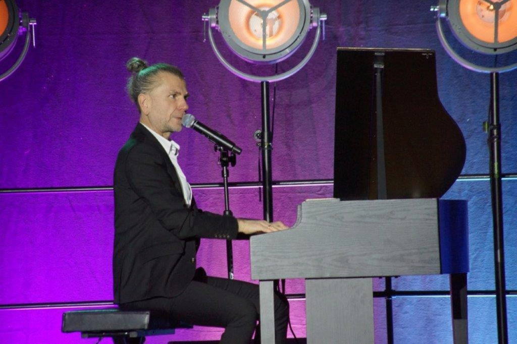 Dzień Kobiet w Mroczy z Adamem Snopkiem