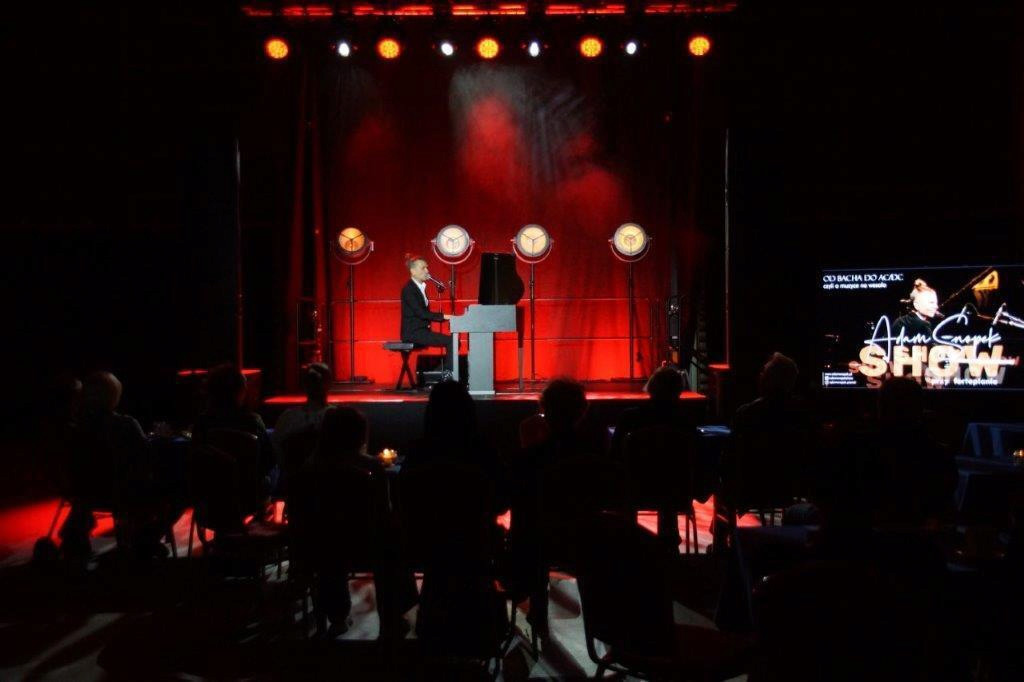 Dzień Kobiet w Mroczy z Adamem Snopkiem