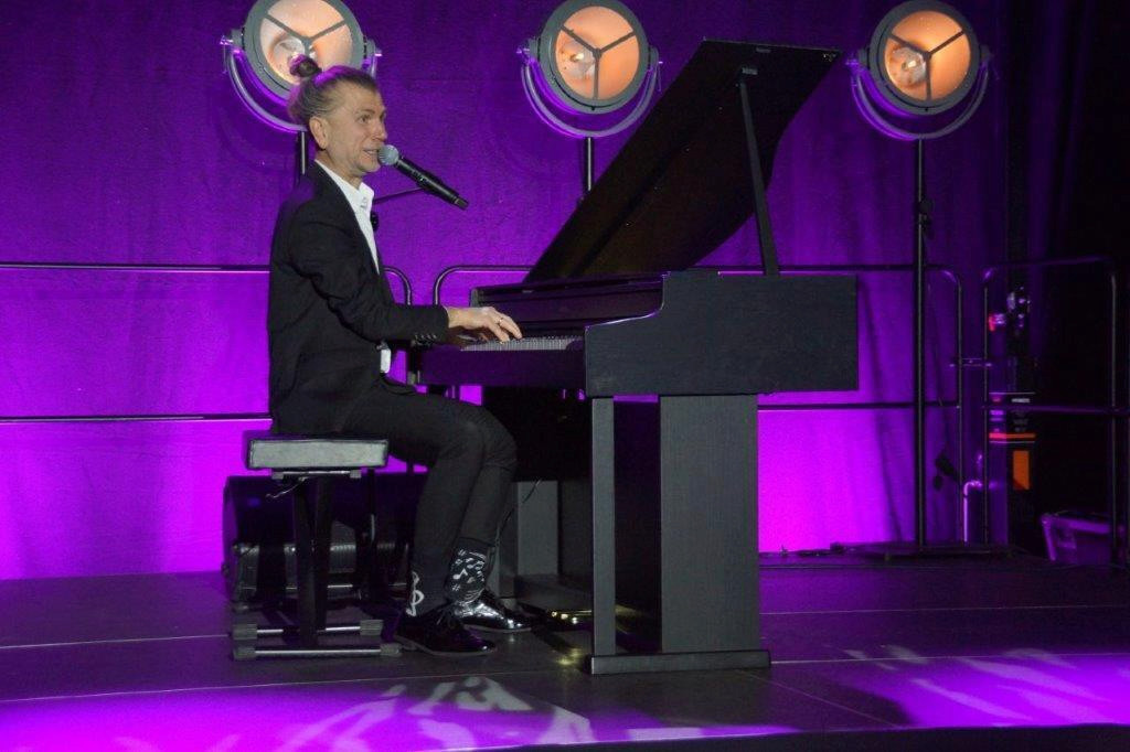 Dzień Kobiet w Mroczy z Adamem Snopkiem