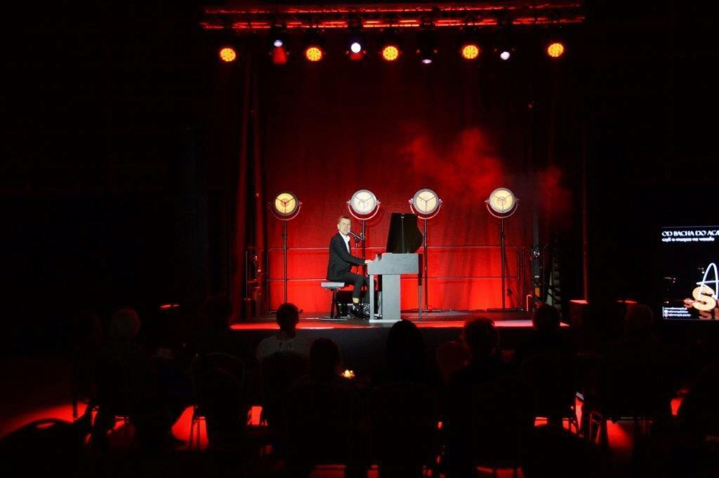 Dzień Kobiet w Mroczy z Adamem Snopkiem