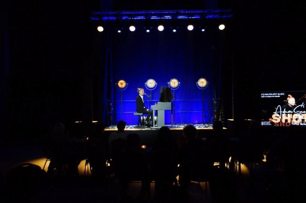 Dzień Kobiet w Mroczy z Adamem Snopkiem