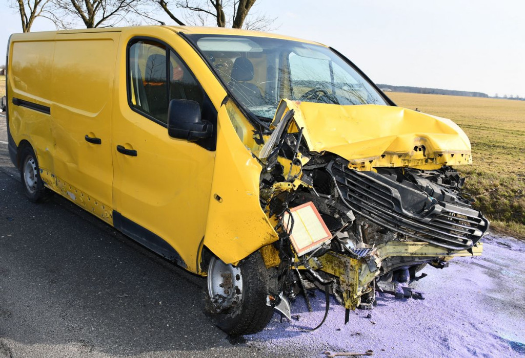Groźny wypadek w Kujawsko-Pomorskim. Ciągnik rozpadł się na części [ZDJĘCIA]