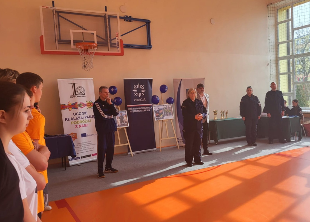 Sępólno Krajeńskie: Drugi Powiatowy Policyjny Turniej Sprawnościowy Szkół Ponadpodstawowych