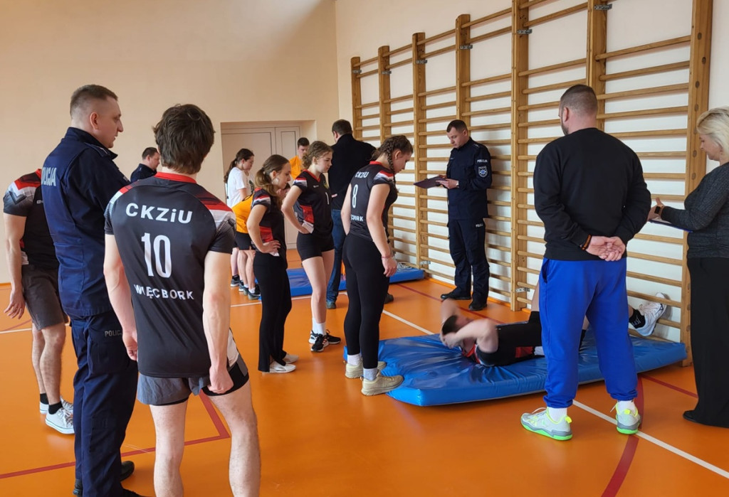 Sępólno Krajeńskie: Drugi Powiatowy Policyjny Turniej Sprawnościowy Szkół Ponadpodstawowych