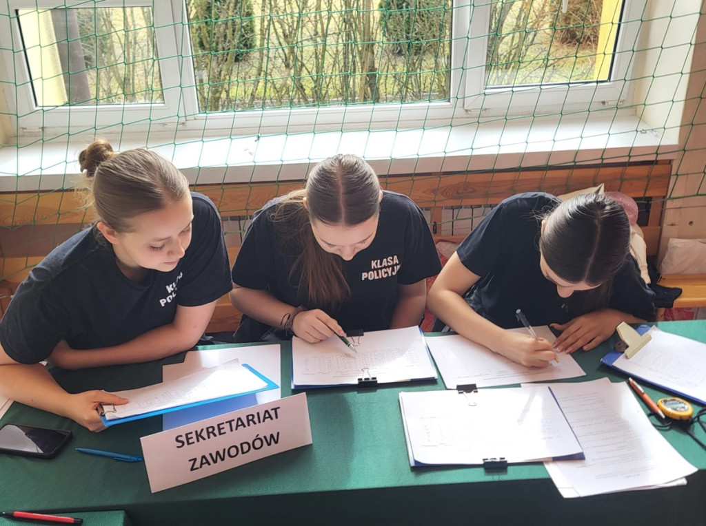 Sępólno Krajeńskie: Drugi Powiatowy Policyjny Turniej Sprawnościowy Szkół Ponadpodstawowych