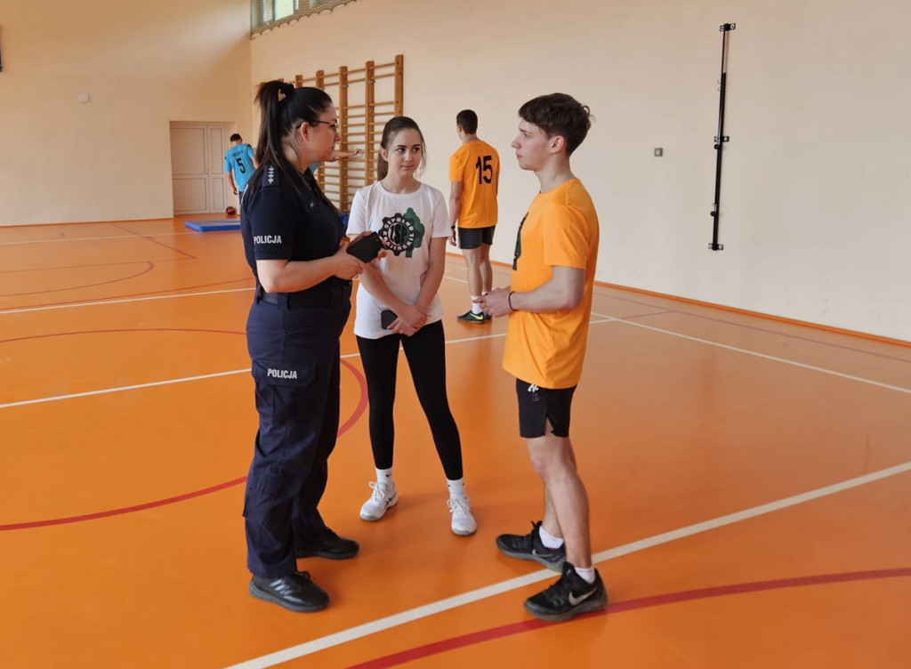 Sępólno Krajeńskie: Drugi Powiatowy Policyjny Turniej Sprawnościowy Szkół Ponadpodstawowych