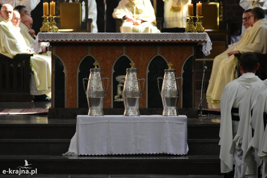 Wielki Czwartek w katedrze toruńskiej z biskupem Okrojem