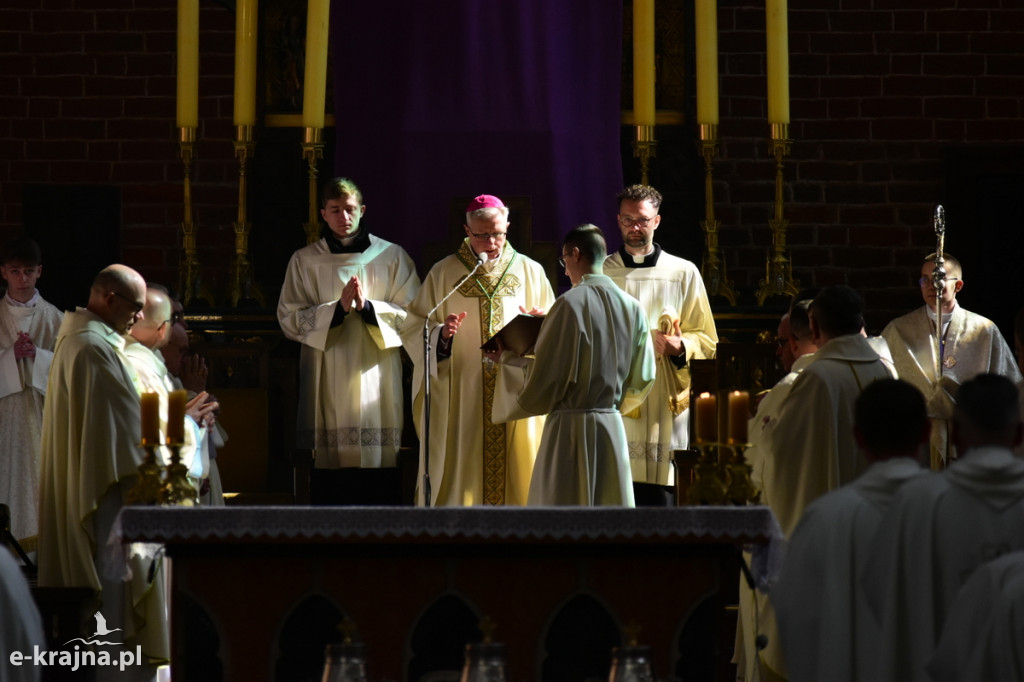Wielki Czwartek w katedrze toruńskiej z biskupem Okrojem