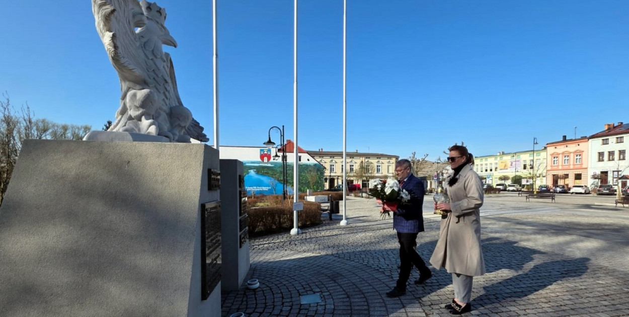 Więcbork: Rocznica katastrofy smoleńskiej i pamięć o ofiarach zbrodni katyńskiej [FOTO]