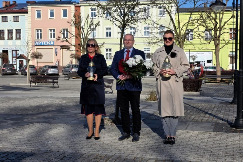 Więcbork: Rocznica katastrofy smoleńskiej i pamięć o ofiarach zbrodni katyńskiej [FOTO]