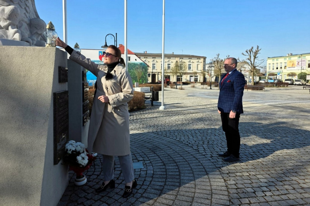 Więcbork: Rocznica katastrofy smoleńskiej i pamięć o ofiarach zbrodni katyńskiej [FOTO]