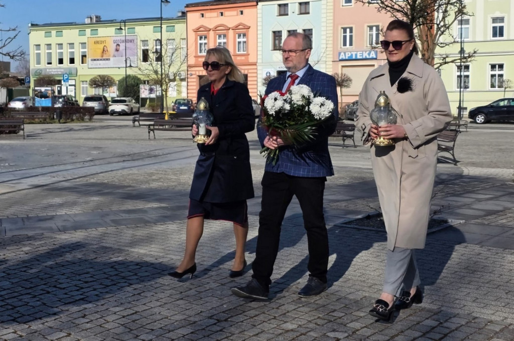 Więcbork: Rocznica katastrofy smoleńskiej i pamięć o ofiarach zbrodni katyńskiej [FOTO]