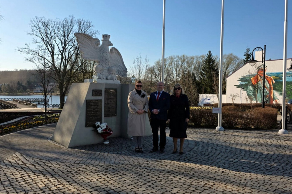 Więcbork: Rocznica katastrofy smoleńskiej i pamięć o ofiarach zbrodni katyńskiej [FOTO]