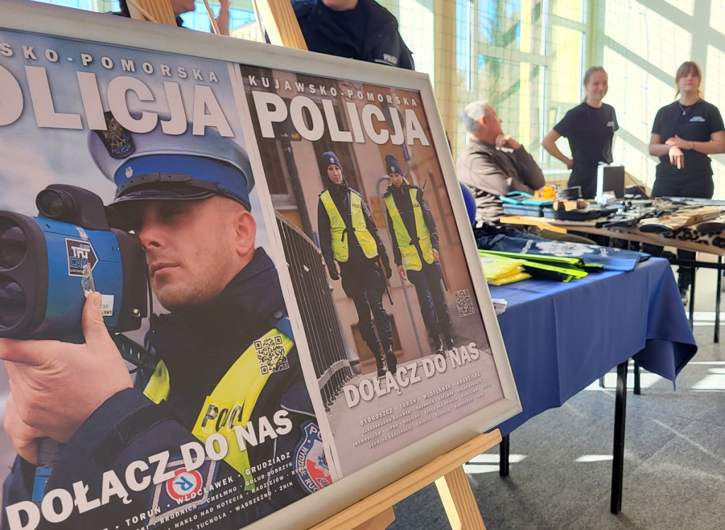 Policjanci na „Drzwiach otwartych” w sępoleńskim liceum