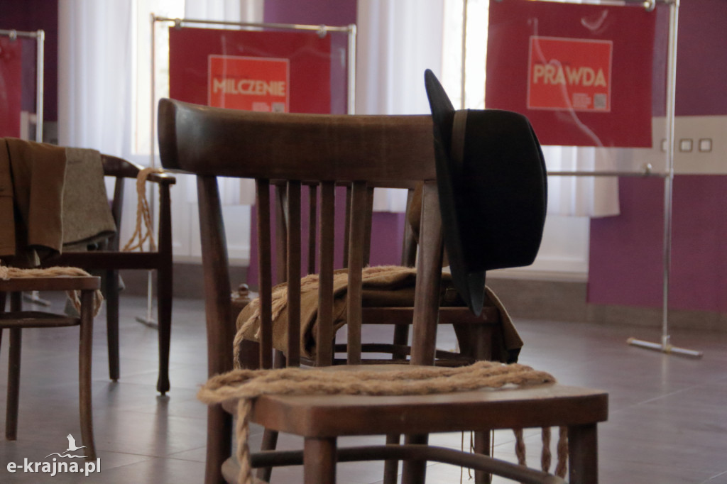 Sępólno Krajeńskie: Pamiętam - relacja z wystawy Katyń 1940