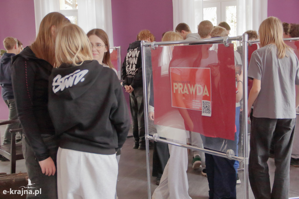 Sępólno Krajeńskie: Pamiętam - relacja z wystawy Katyń 1940