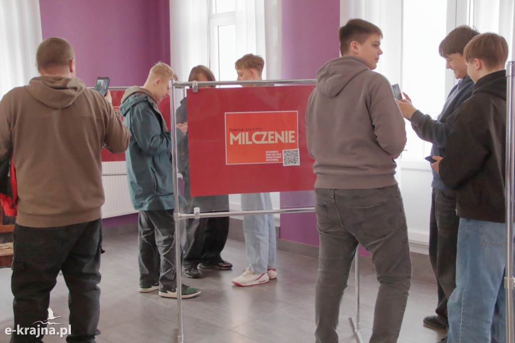 Sępólno Krajeńskie: Pamiętam - relacja z wystawy Katyń 1940