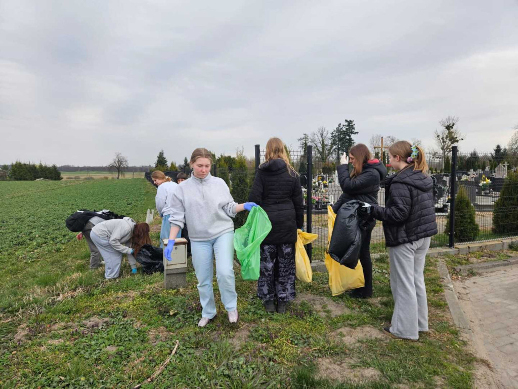 Wąwelno: Akcja wolontariuszy z okazji Dnia Ziemi