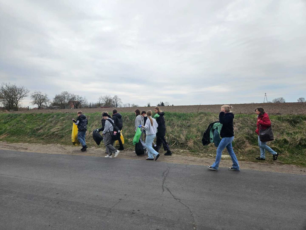 Wąwelno: Akcja wolontariuszy z okazji Dnia Ziemi