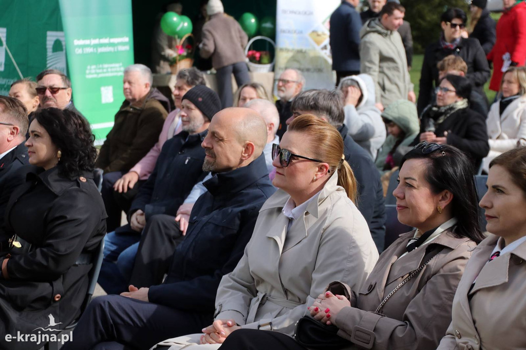 Sukces mimo chłodu. X Powiatowe Targi Ogrodniczo-Rolnicze w Sypniewie za nami