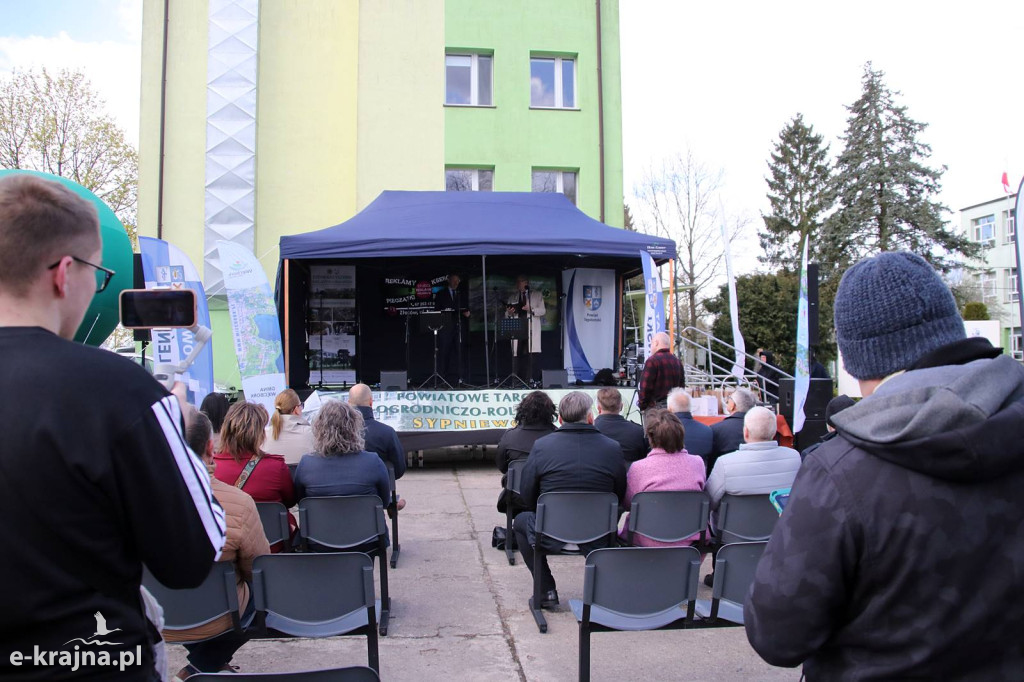Sukces mimo chłodu. X Powiatowe Targi Ogrodniczo-Rolnicze w Sypniewie za nami