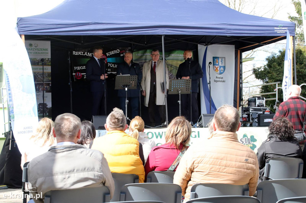 Sukces mimo chłodu. X Powiatowe Targi Ogrodniczo-Rolnicze w Sypniewie za nami