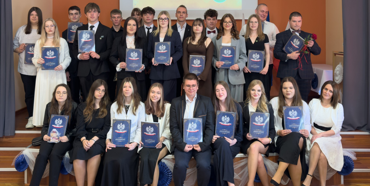 Abiturienci z Łobżenicy pożegnali szkołę