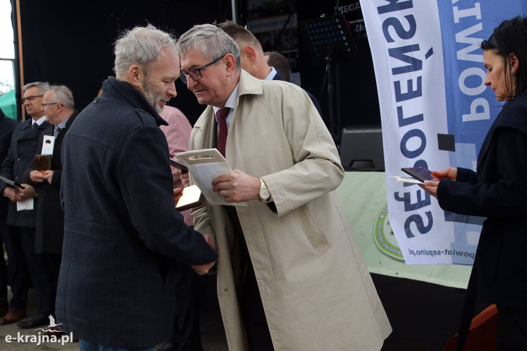Sukces mimo chłodu. X Powiatowe Targi Ogrodniczo-Rolnicze w Sypniewie za nami