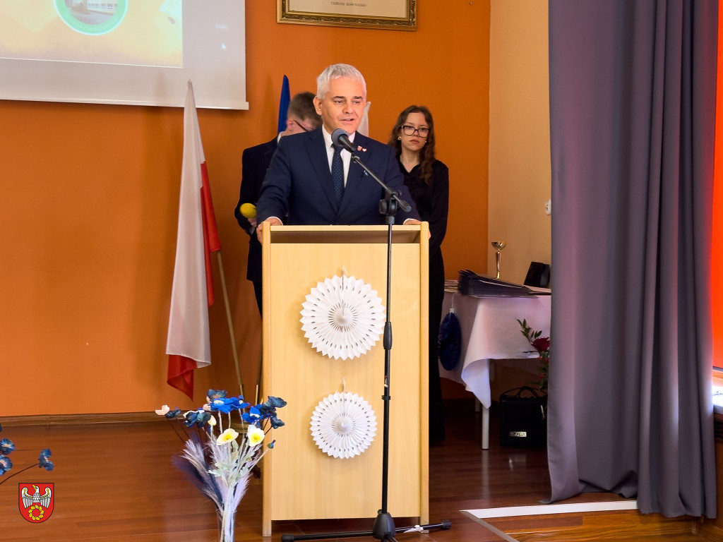 Abiturienci z Łobżenicy pożegnali szkołę