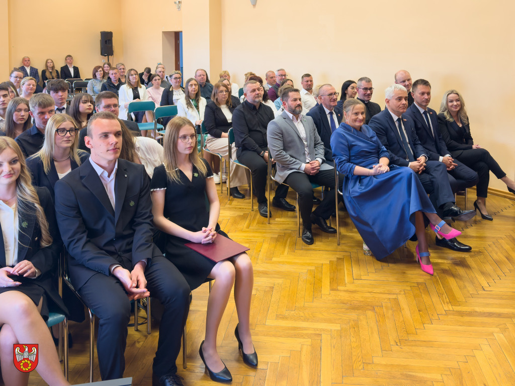 Abiturienci z Łobżenicy pożegnali szkołę