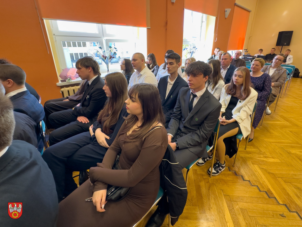 Abiturienci z Łobżenicy pożegnali szkołę