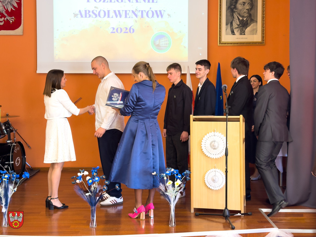 Abiturienci z Łobżenicy pożegnali szkołę