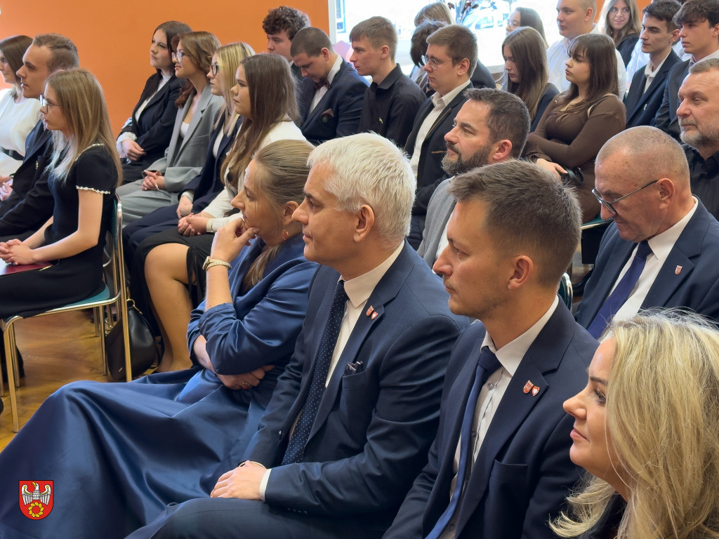 Abiturienci z Łobżenicy pożegnali szkołę