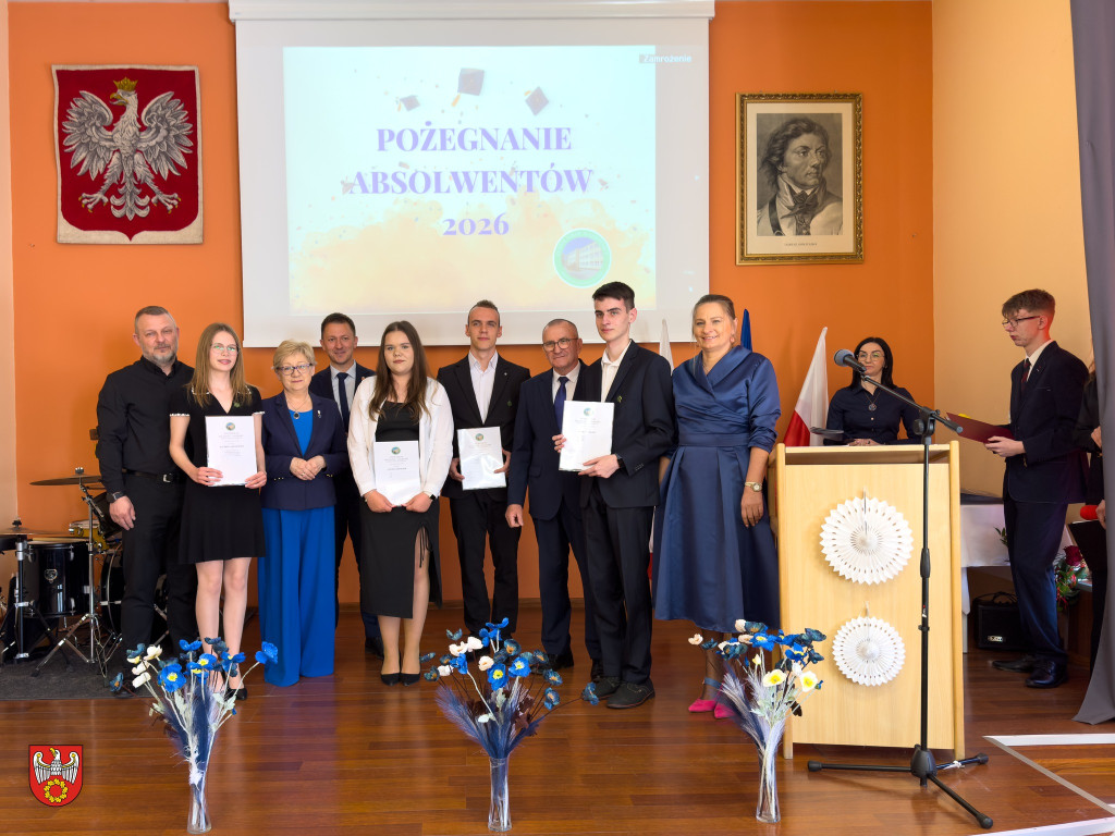 Abiturienci z Łobżenicy pożegnali szkołę