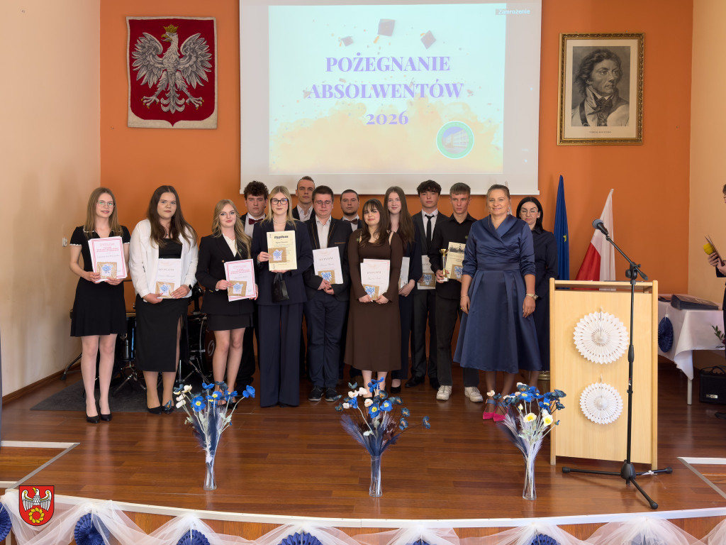Abiturienci z Łobżenicy pożegnali szkołę