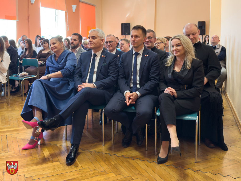 Abiturienci z Łobżenicy pożegnali szkołę