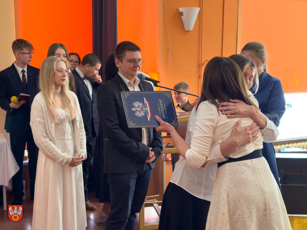 Abiturienci z Łobżenicy pożegnali szkołę
