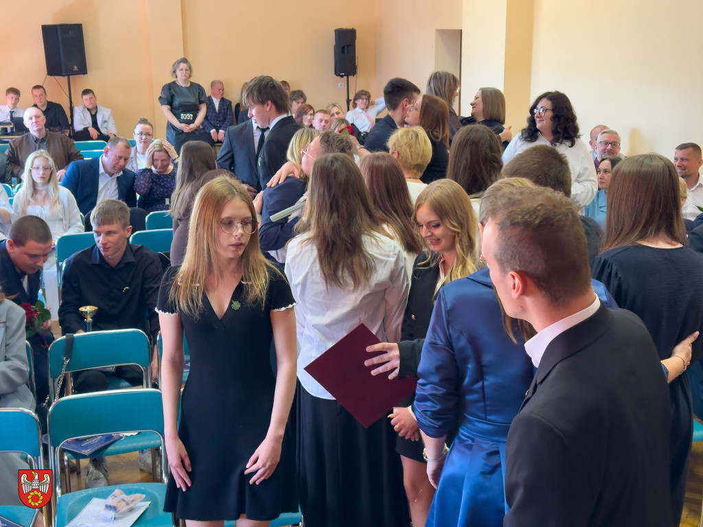 Abiturienci z Łobżenicy pożegnali szkołę