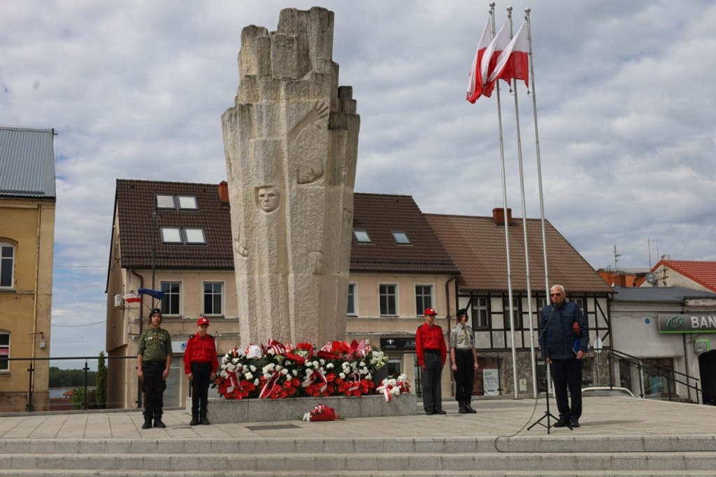 Uroczyste obchody 81. rocznicy zakończenia II wojny światowej oraz Narodowego Dnia Zwycięstwa w Sępólnie Krajeńskim