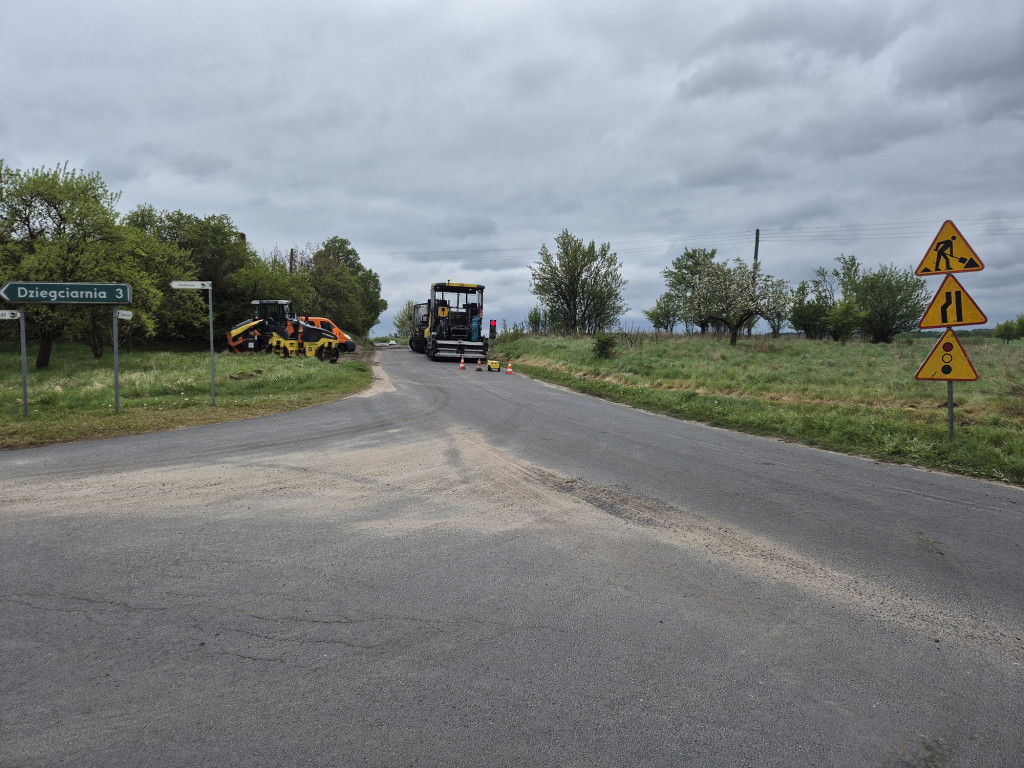 Trwają remonty dróg powiatowych na terenie gmin powiatu pilskiego
