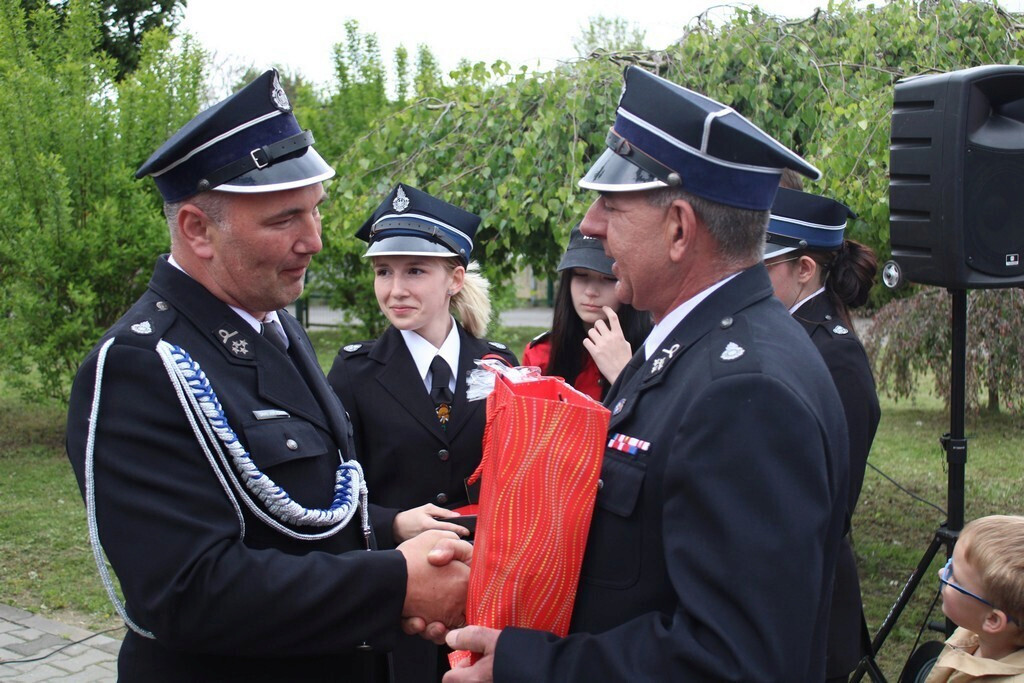 Gmina Mrocza: Druhowie z Drążna otrzymali strażacki wóz