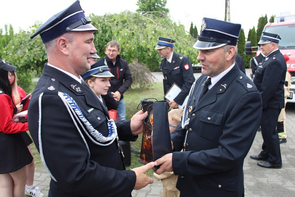 Gmina Mrocza: Druhowie z Drążna otrzymali strażacki wóz