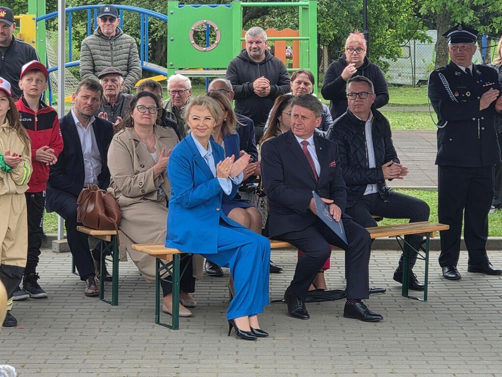 Gmina Mrocza: Druhowie z Drążna otrzymali strażacki wóz