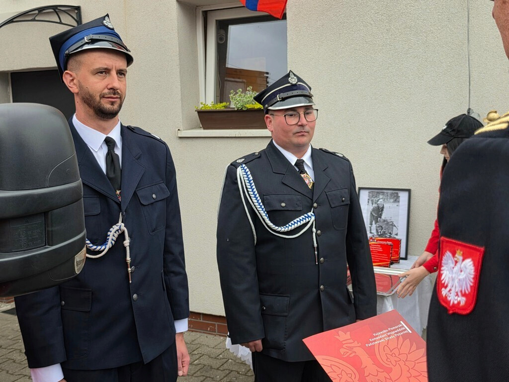 Gmina Mrocza: Druhowie z Drążna otrzymali strażacki wóz