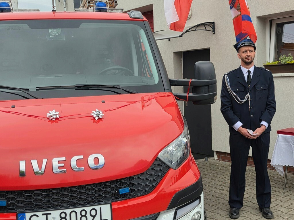 Gmina Mrocza: Druhowie z Drążna otrzymali strażacki wóz