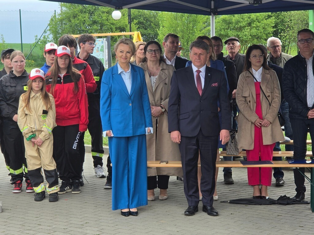 Gmina Mrocza: Druhowie z Drążna otrzymali strażacki wóz