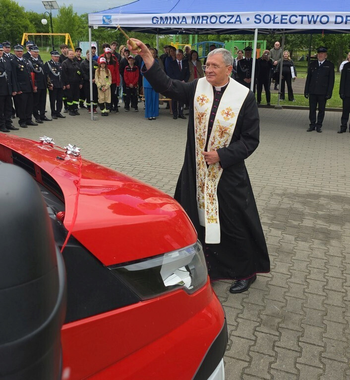Gmina Mrocza: Druhowie z Drążna otrzymali strażacki wóz