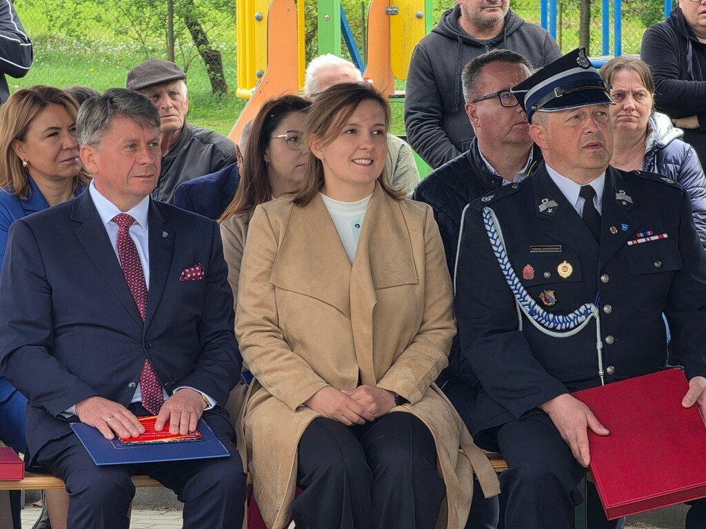 Gmina Mrocza: Druhowie z Drążna otrzymali strażacki wóz
